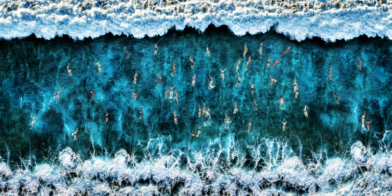 On the sea là một trong những tác phẩm thắng giải Drone Photo Awards